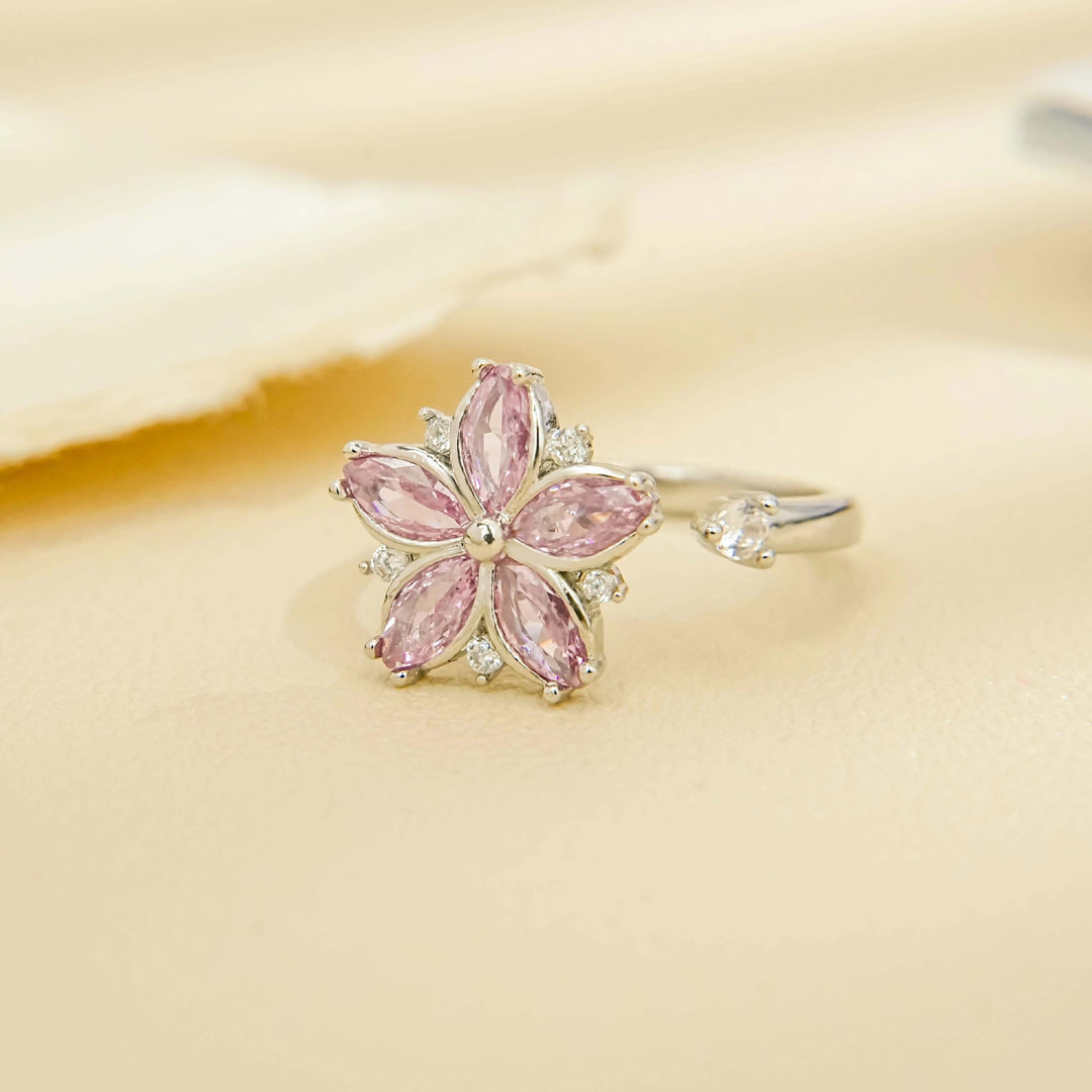 Copper ring with flower motif