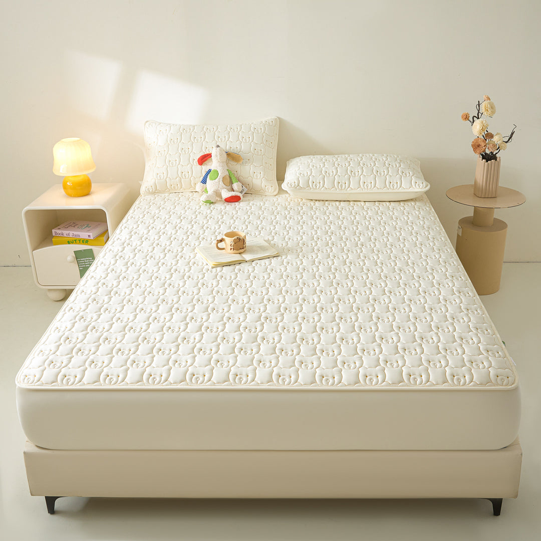 Waterproof mattress pad with bear pattern