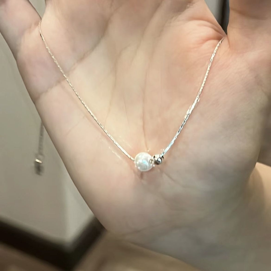 Pearl necklace with acrylic pendant