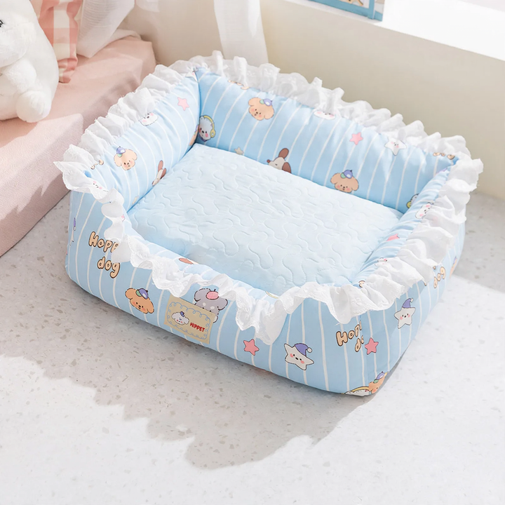 Breathable pet mat with border