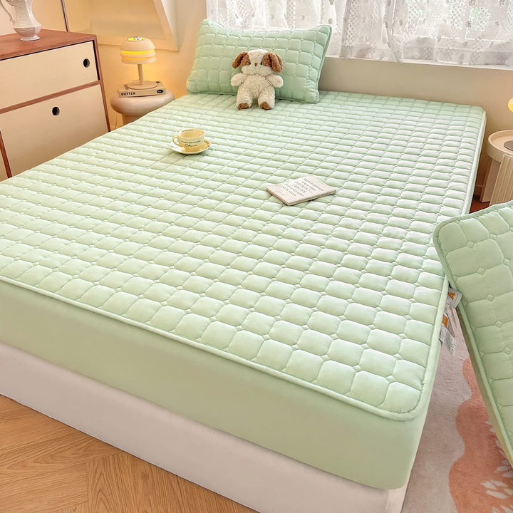 Waterproof mattress pad with quilting