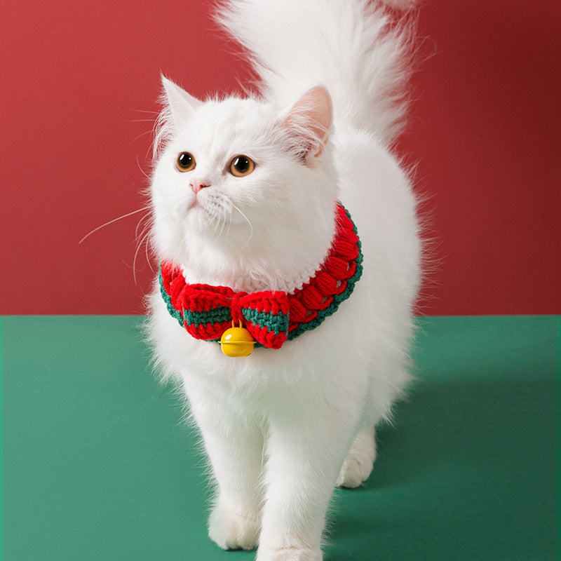 Hand-knitted collar for cats