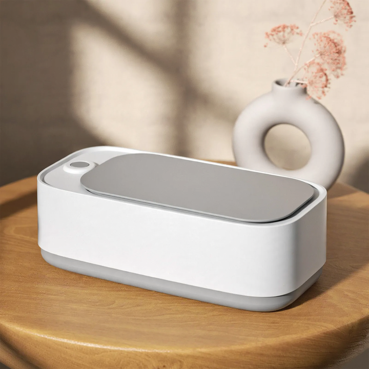 Ultrasonic cleaning device for glasses and jewelry
