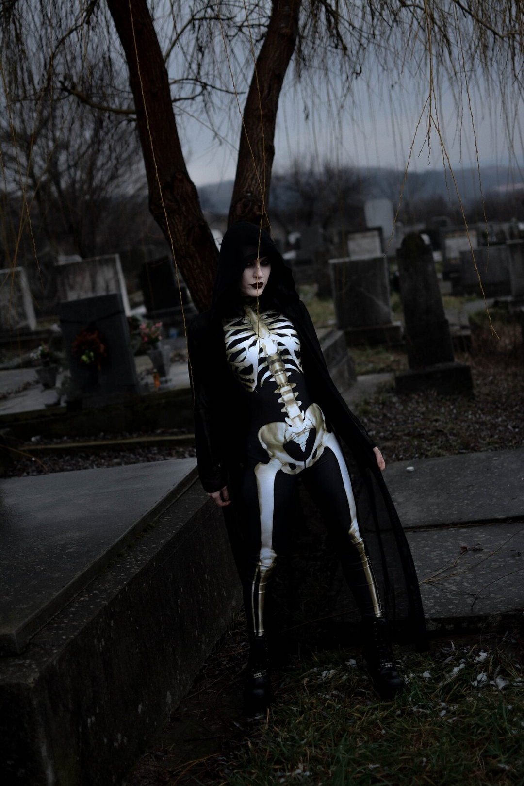 Stornfield | GlowInTheDark BoneCurve Skeleton Costume