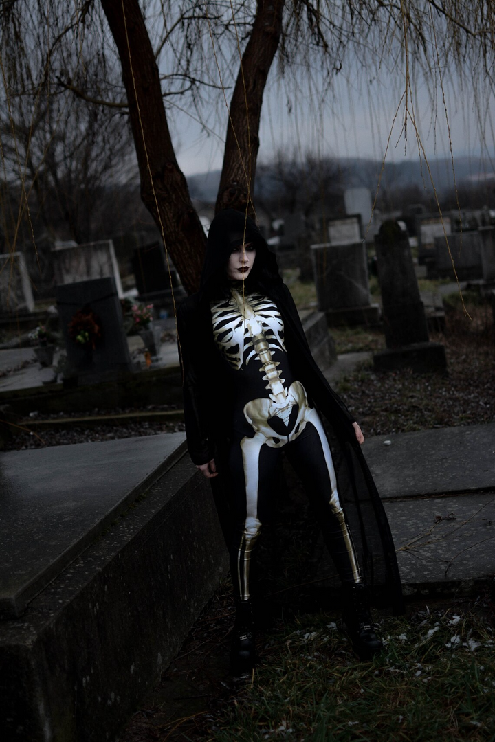 Stornfield | GlowInTheDark BoneCurve Skeleton Costume