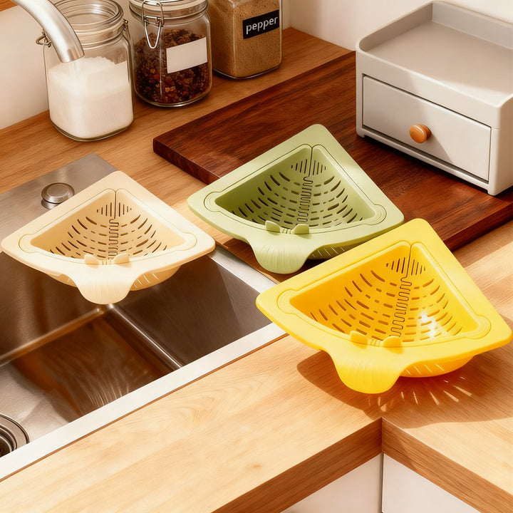 Kitchen sieve with magnetic attachment for the sink