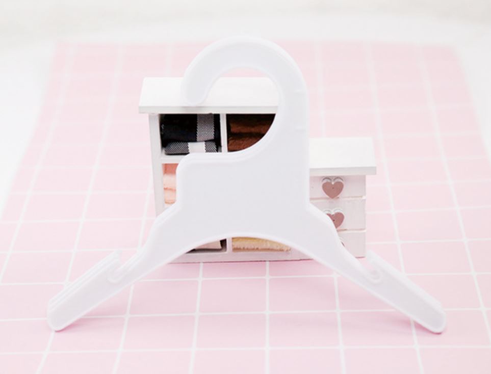 Plastic hanger for pet clothing