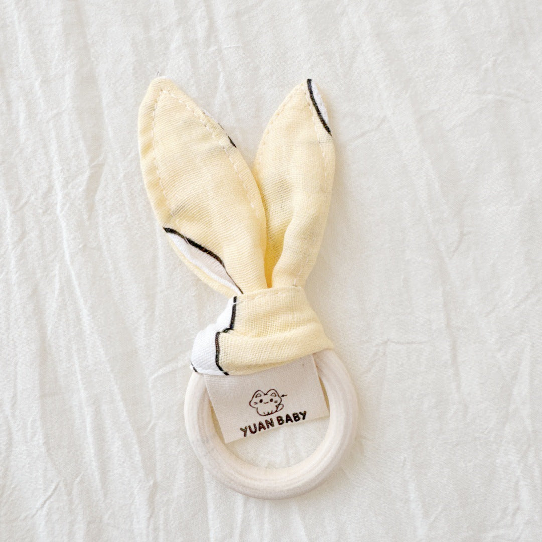 Wooden teething ring and cotton fabric