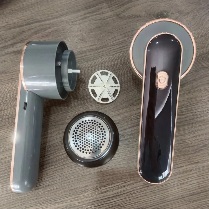 Portable lint remover with suction function