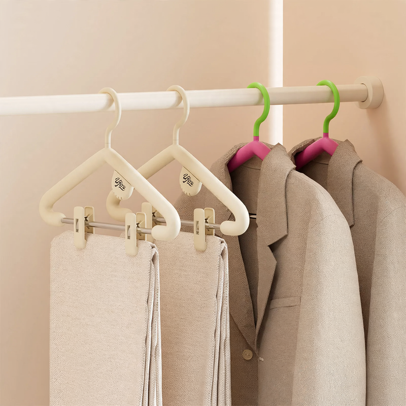 Plastic Hanger DD2517, shoulder-friendly