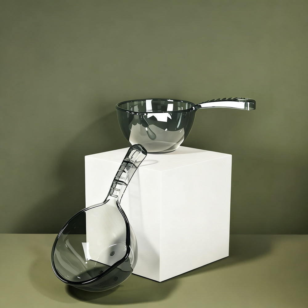 Plastic water scooper, shatterproof, with a long handle