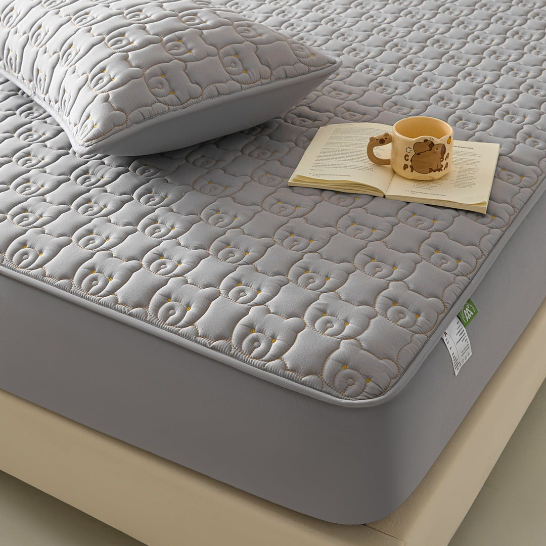 Waterproof mattress pad with bear pattern