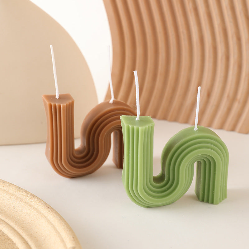 S-shaped scented candle made of soy wax