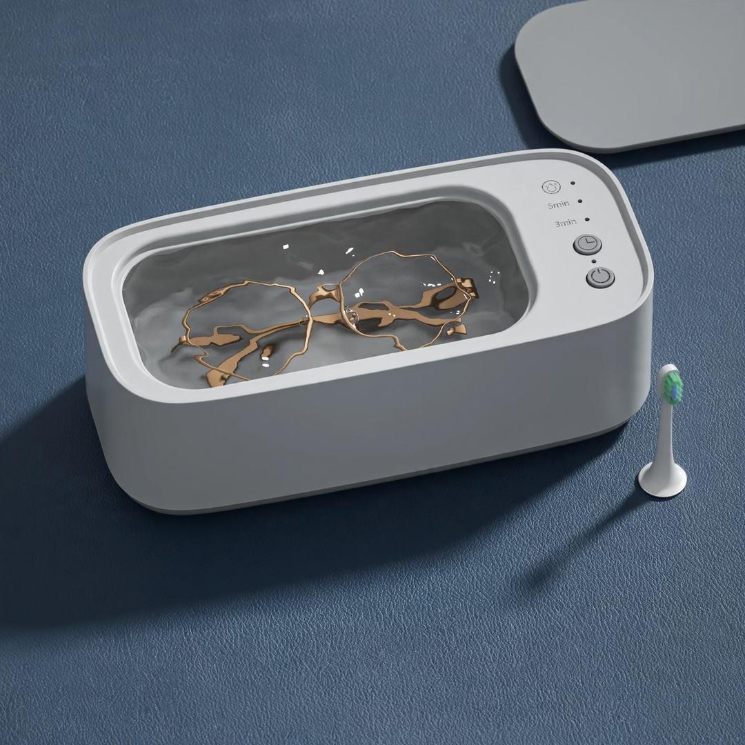Ultrasonic cleaning device with timer for glasses