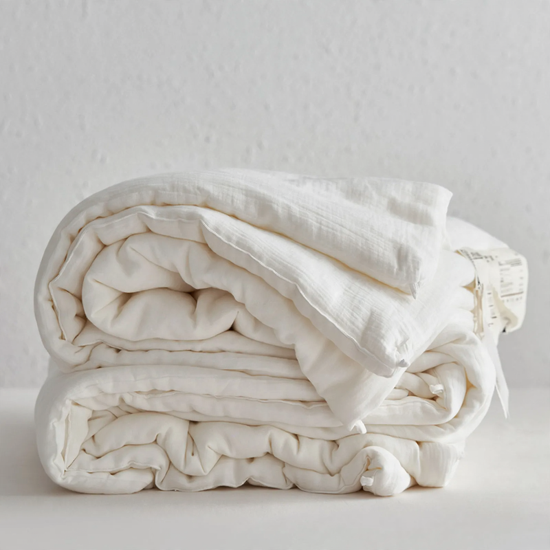 Cotton blanket with silk protein filling