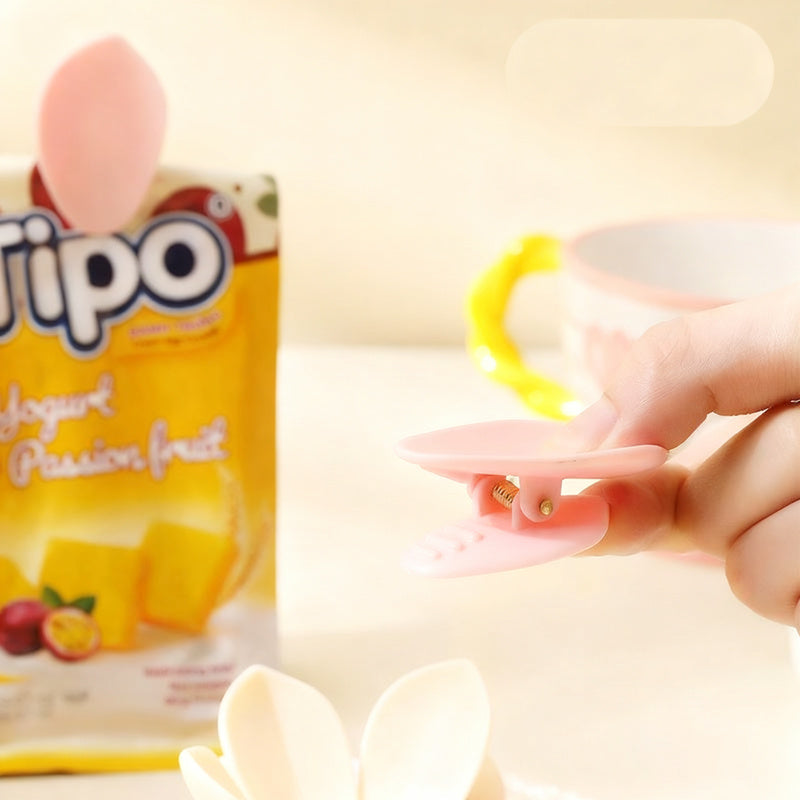 Magnetic closure clip for food bags