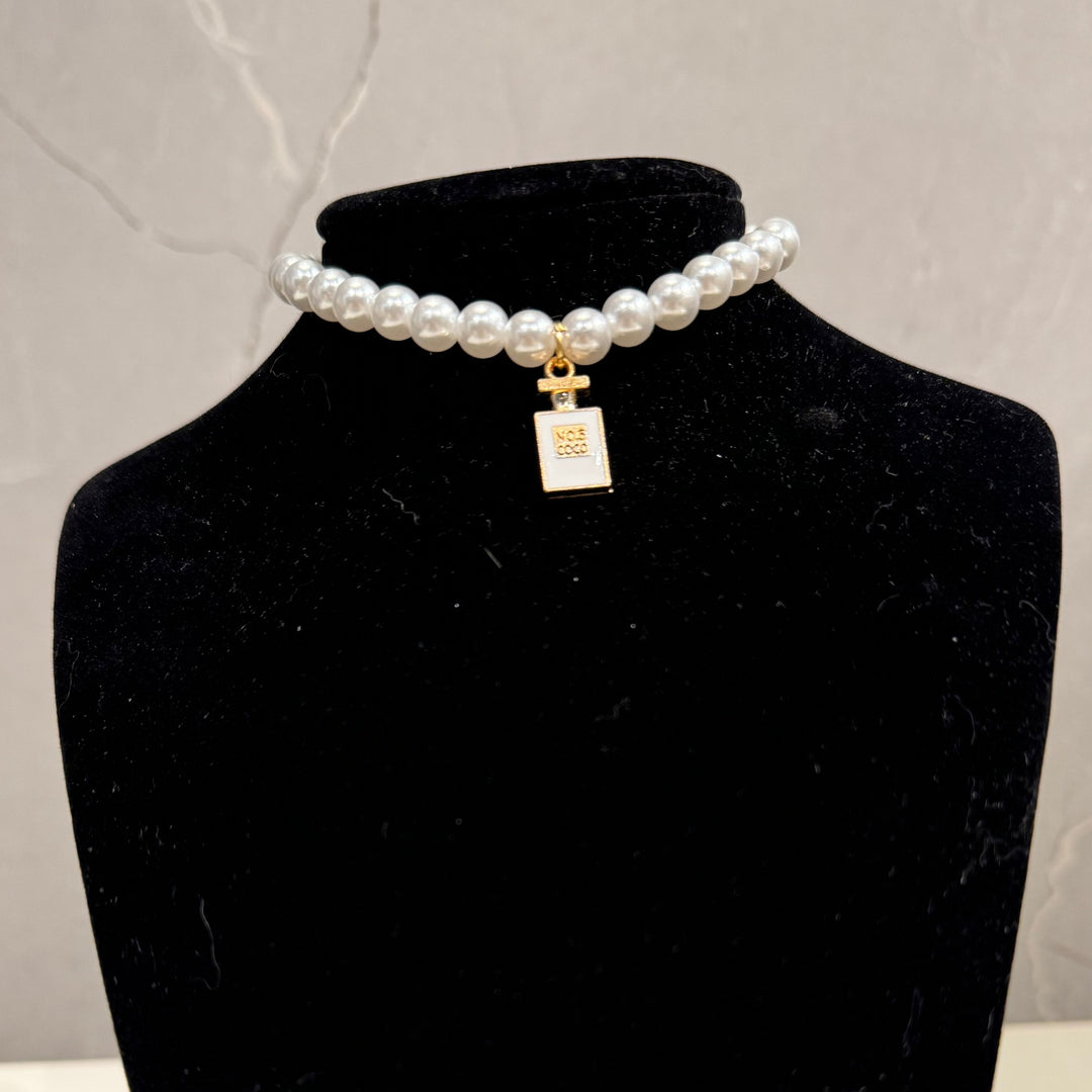 Metal collar with pearls and geometric design
