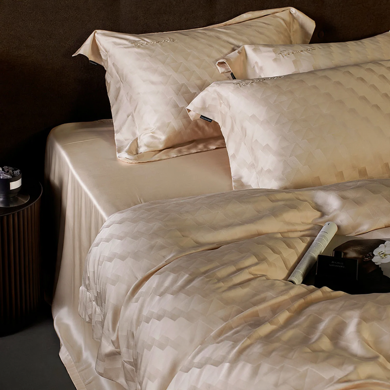 Bedding set made of Lyocell with geometric pattern
