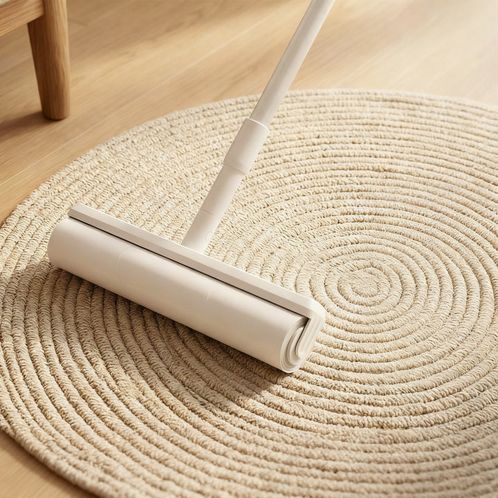 Lint roller with extendable handle