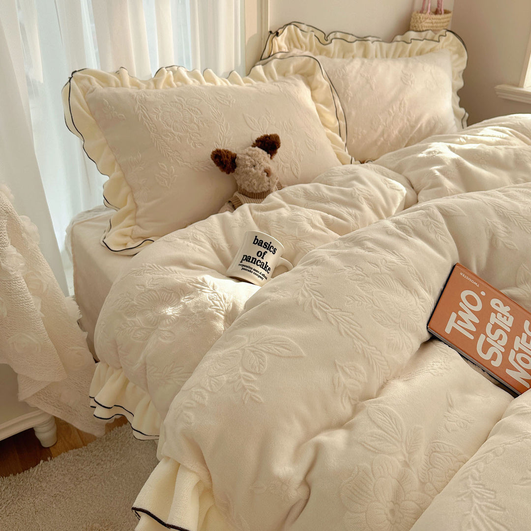 Bedding set made of milk fibers with lace edge