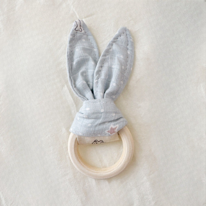 Wooden teething ring and cotton fabric