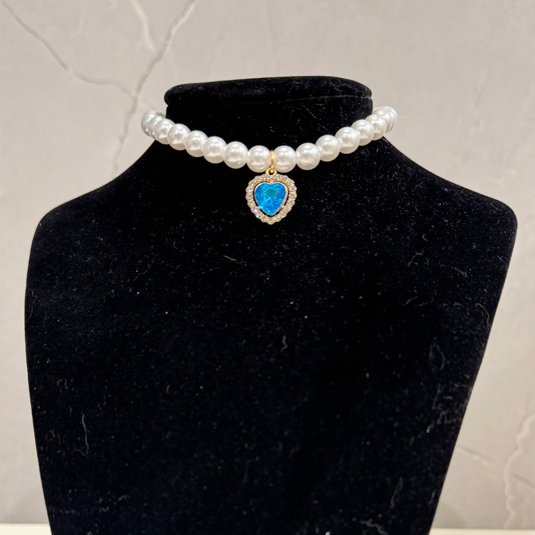 Cat collar with pearls and heart pendant