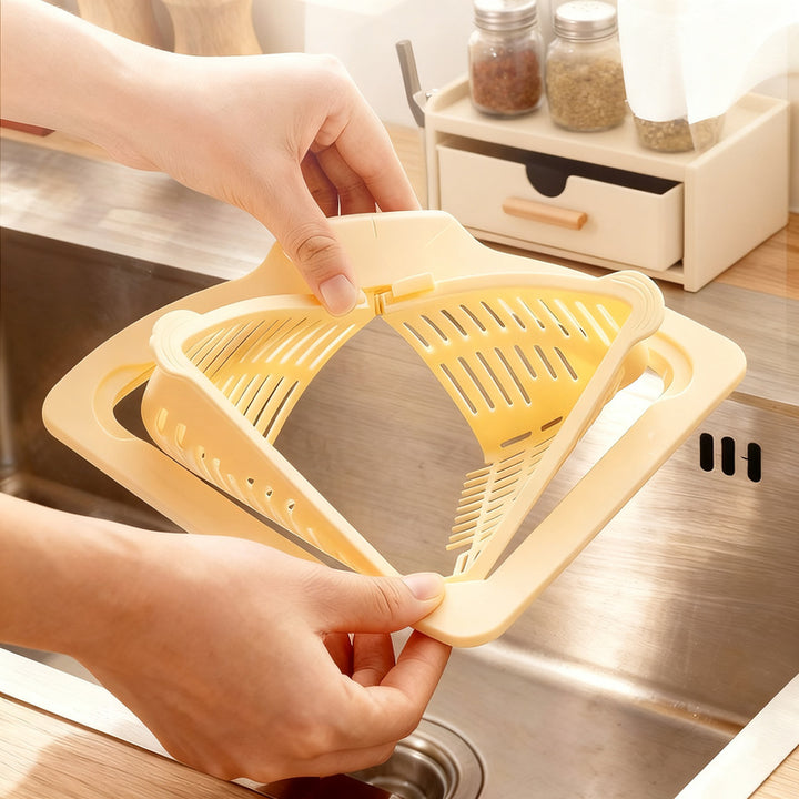 Kitchen sieve with magnetic attachment for the sink