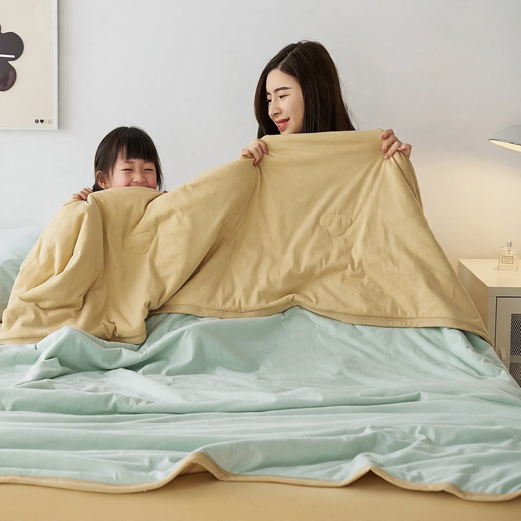 Summer blanket made of knitted cotton, machine washable