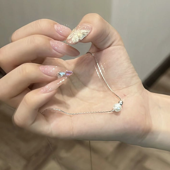 Pearl necklace with acrylic pendant