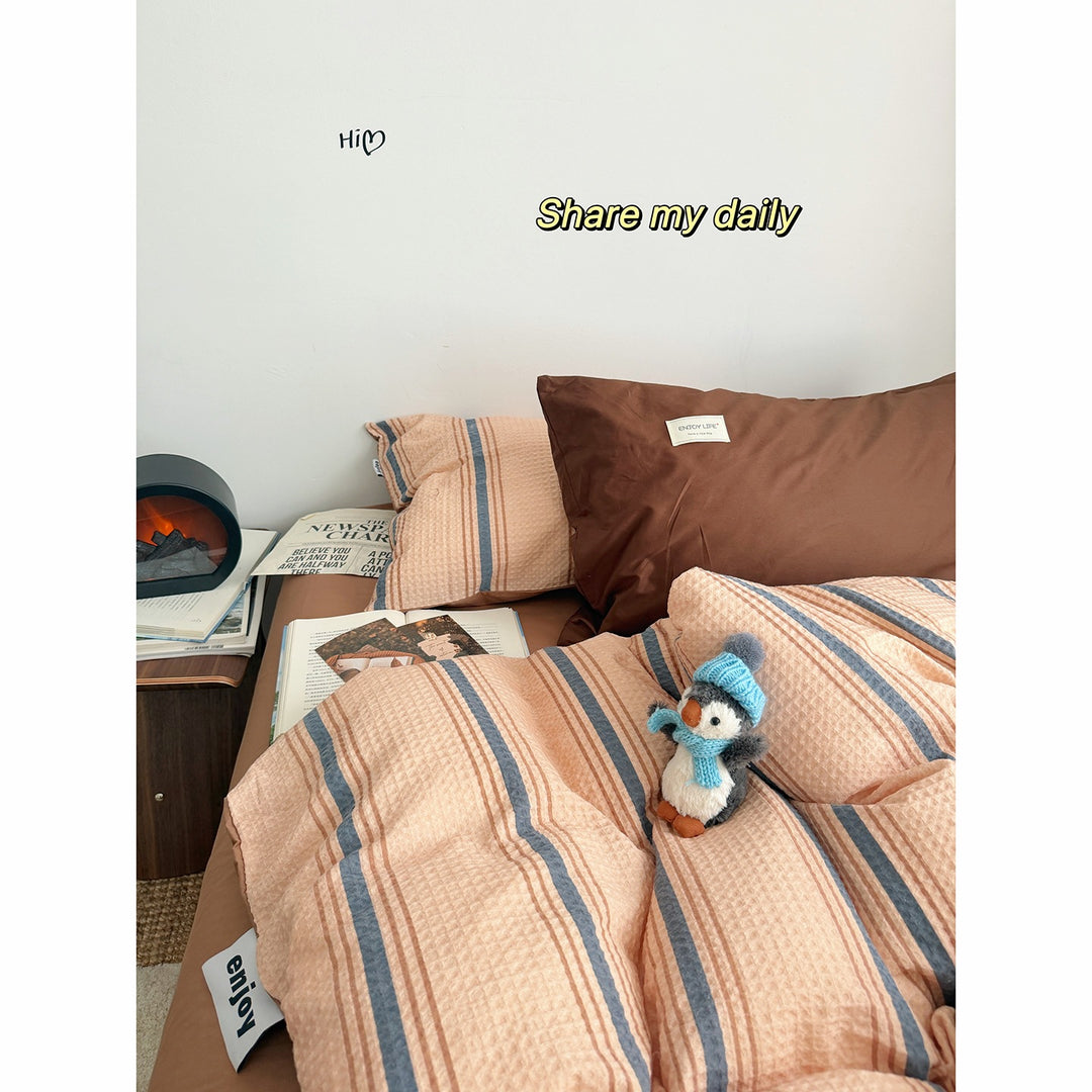 Cotton bedding set with waffle pattern and stripes