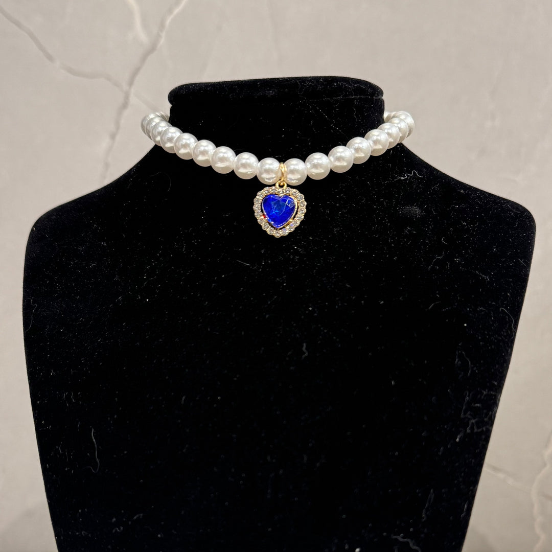 Cat collar with pearls and heart pendant