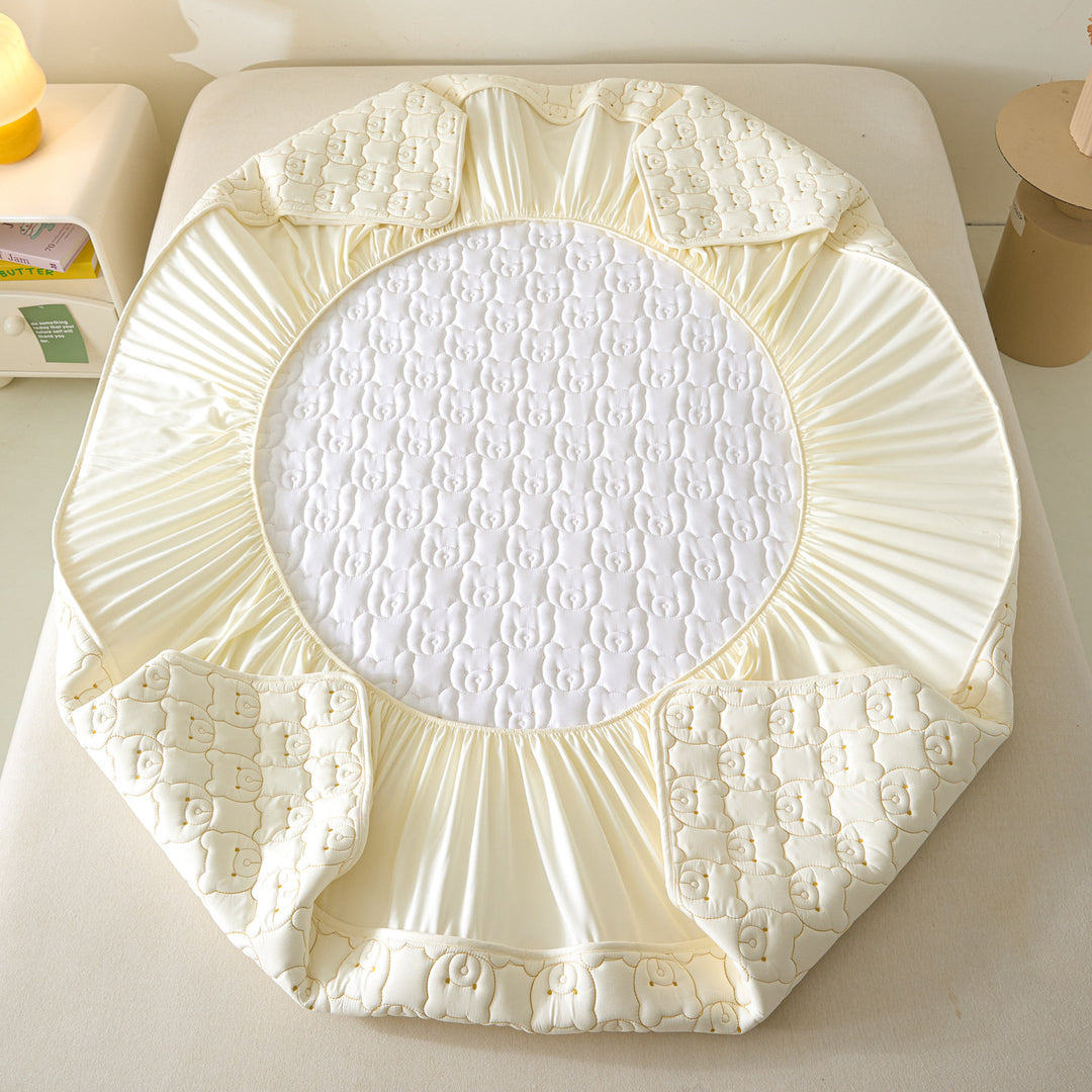 Waterproof mattress pad with bear pattern