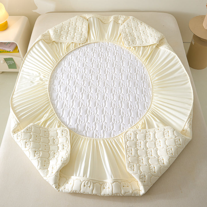 Waterproof mattress pad with bear pattern