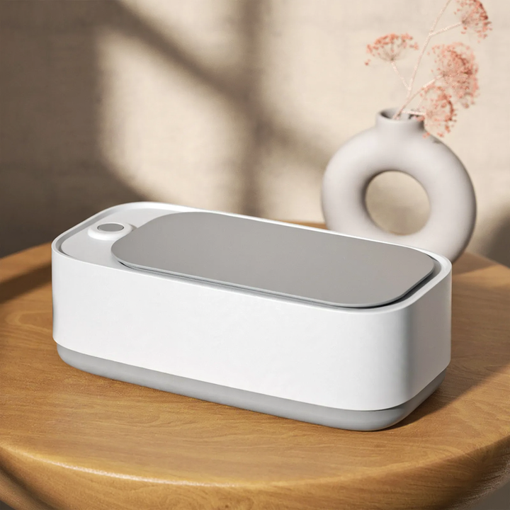 Ultrasonic cleaning device for glasses and jewelry