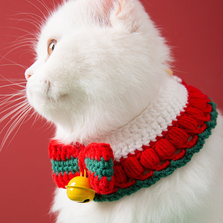 Hand-knitted collar for cats