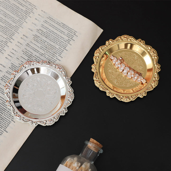 Decorative bowl with relief pattern, gold