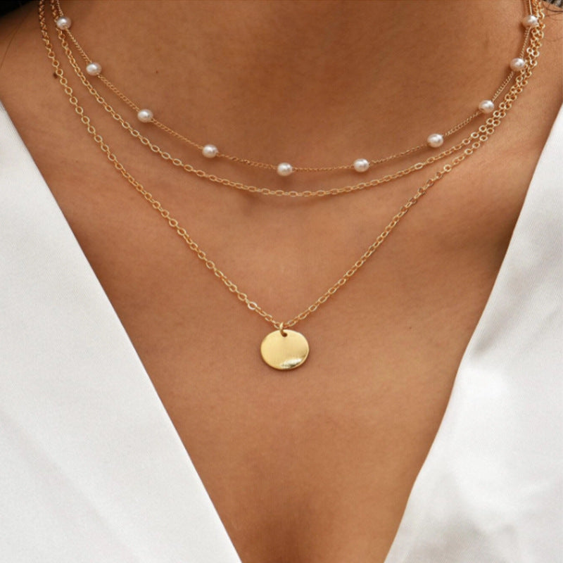 Pearl necklace with acrylic pendant