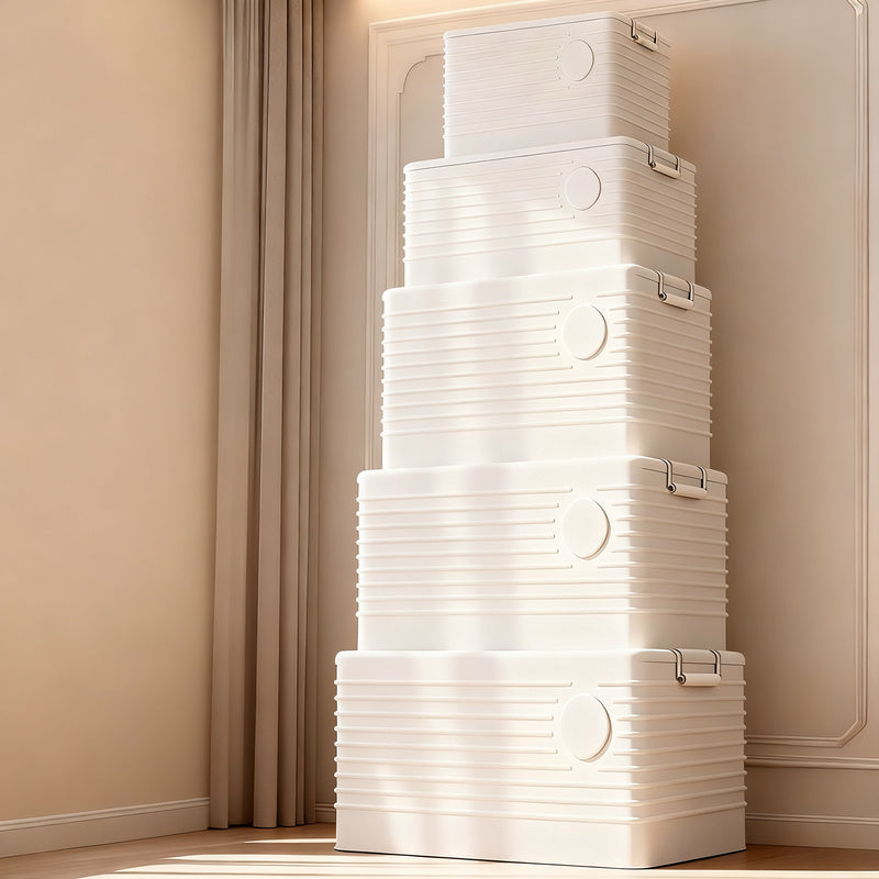Plastic storage box with lid
