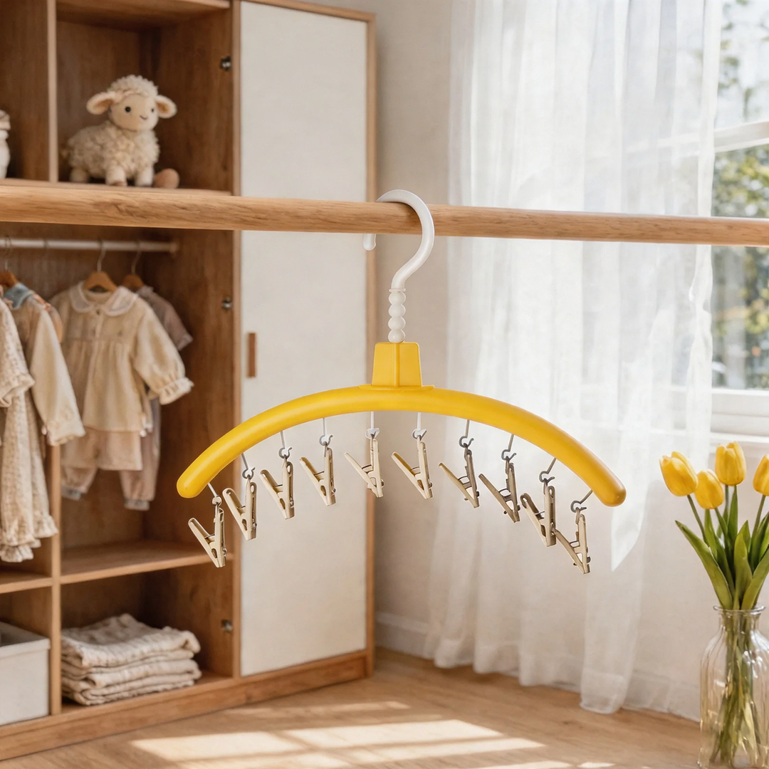 Laundry rack with clips, cat design