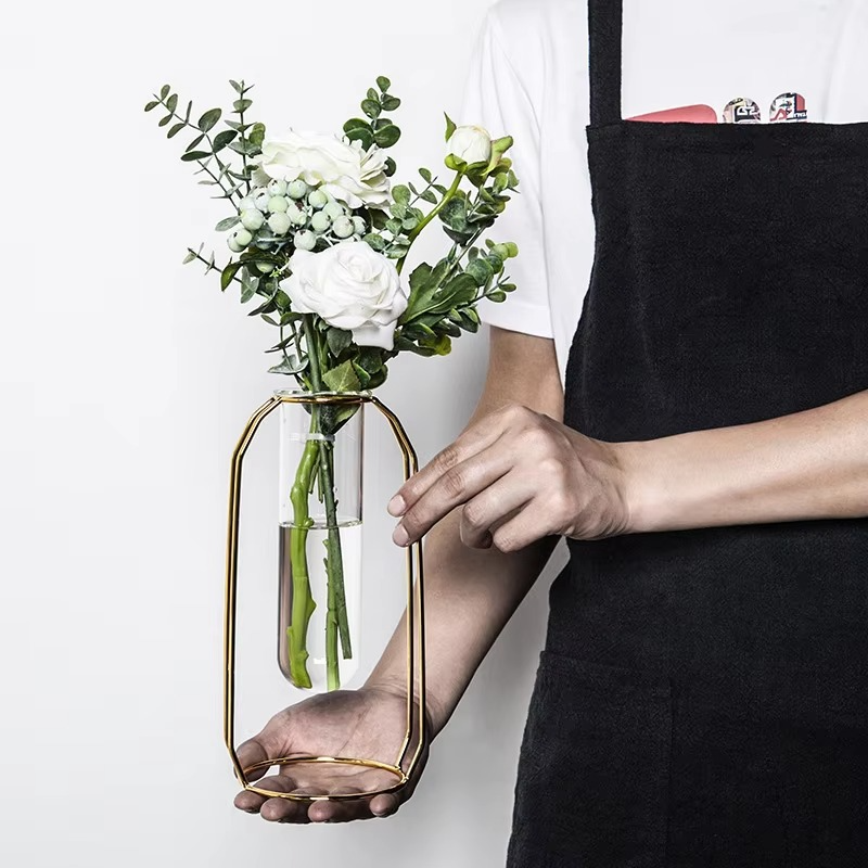 Stornfield Elegant Base for Stylish Floral Arrangements