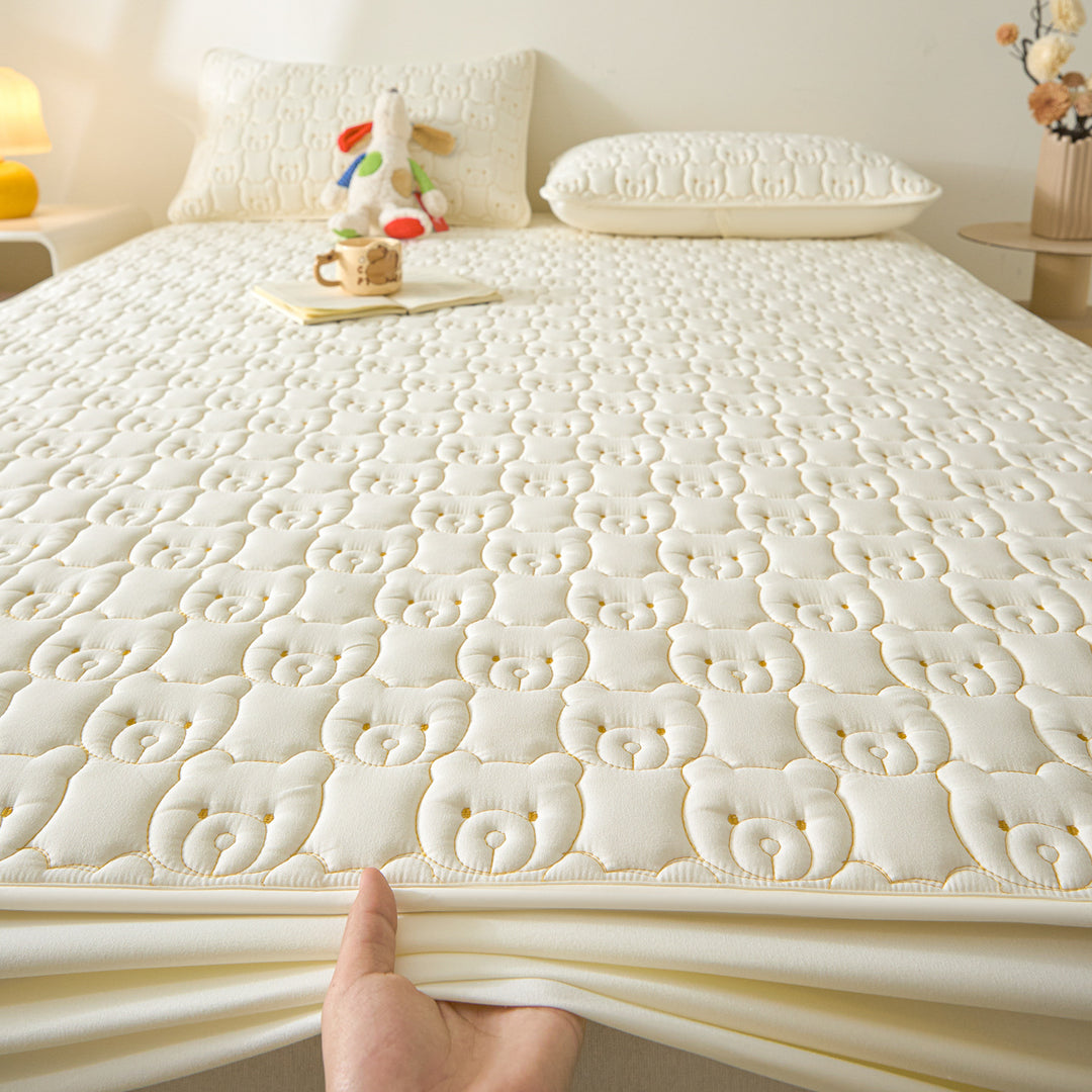 Waterproof mattress pad with bear pattern
