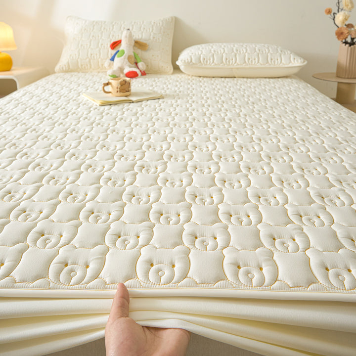 Waterproof mattress pad with bear pattern