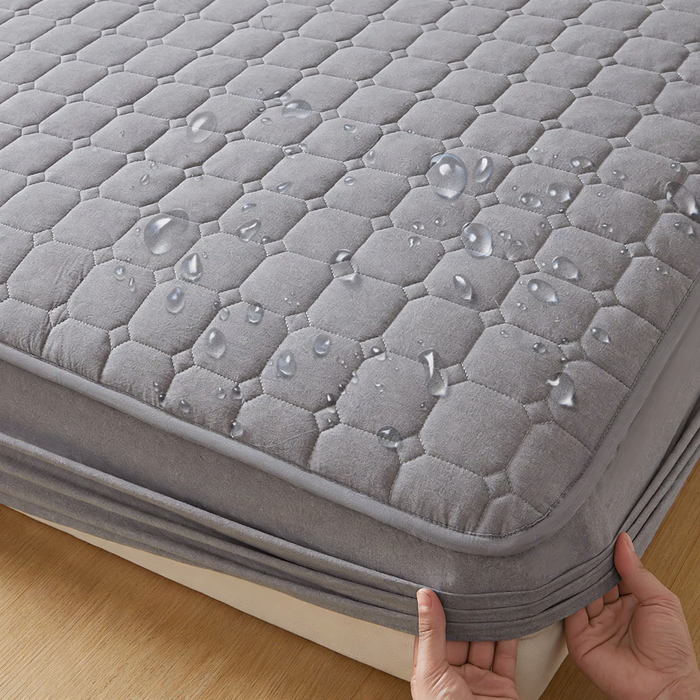 Waterproof mattress cover with padding, full protection