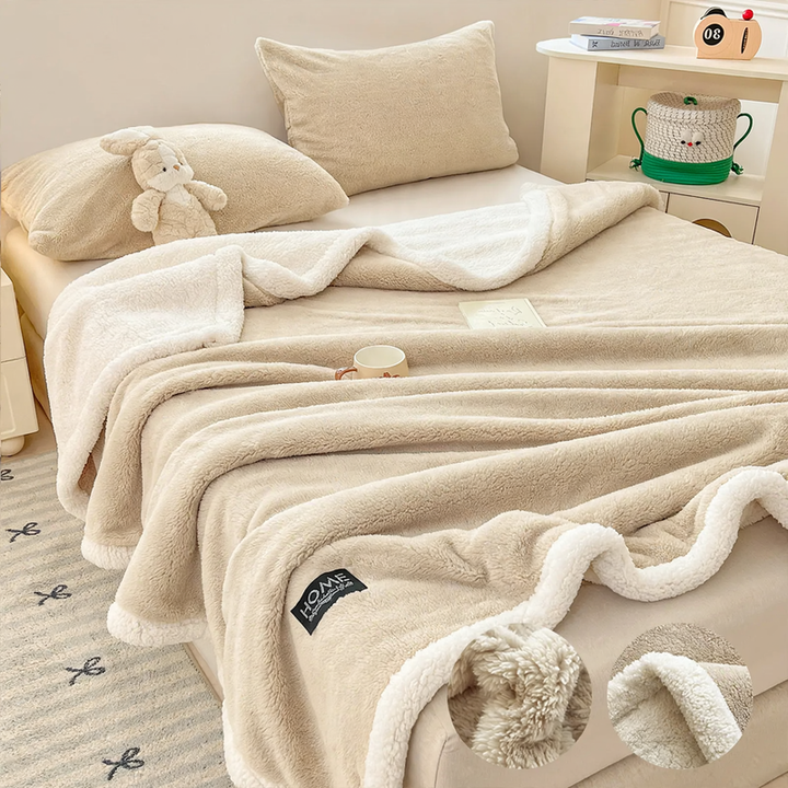 Double-layered wool blanket made of lambskin fleece
