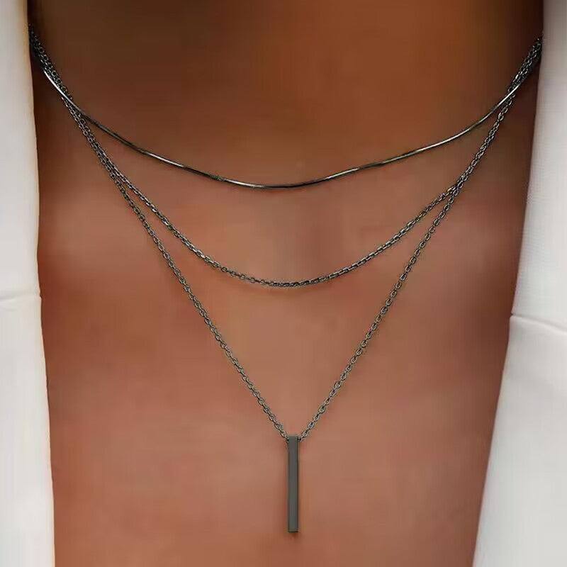 Pearl necklace with acrylic pendant