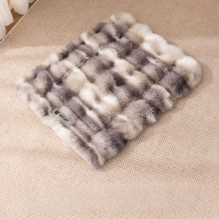 Fluffy heating mat for pets, plush