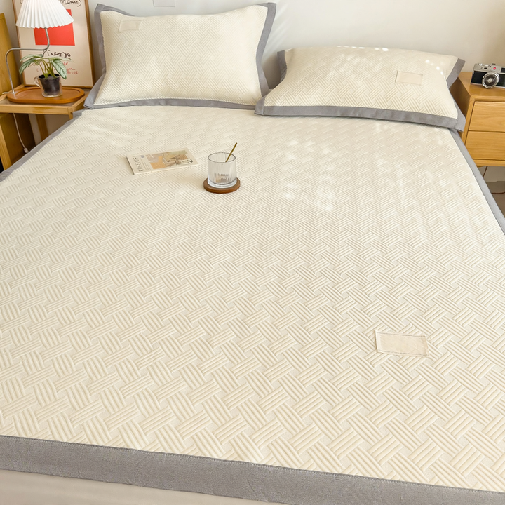 Cooling mat made of ice silk fabric, machine washable