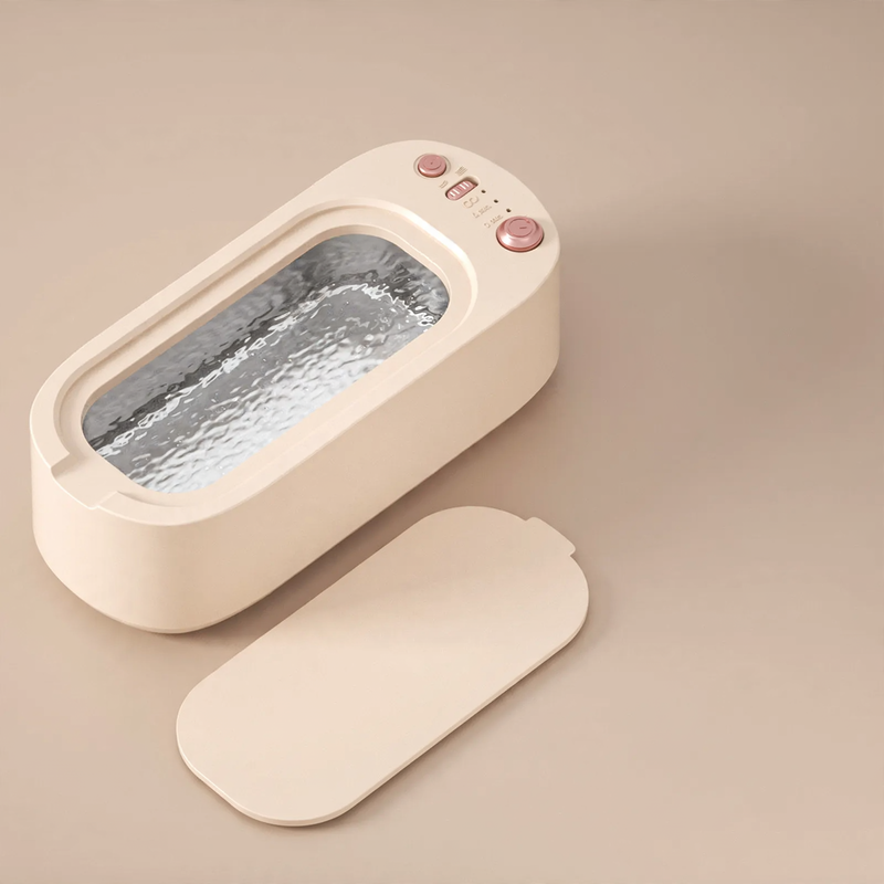 Ultrasonic cleaning device for glasses and jewelry