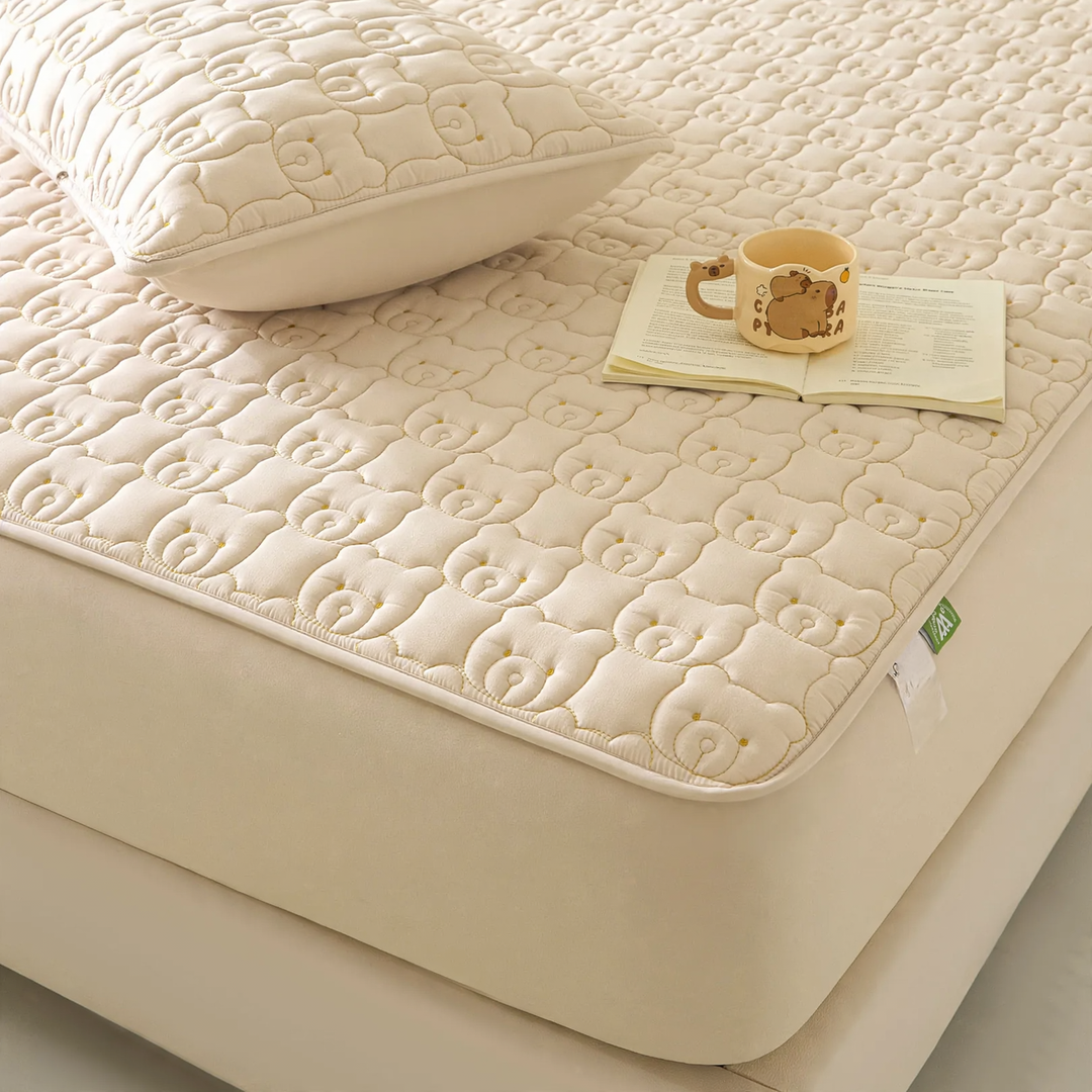 Waterproof mattress pad with bear pattern
