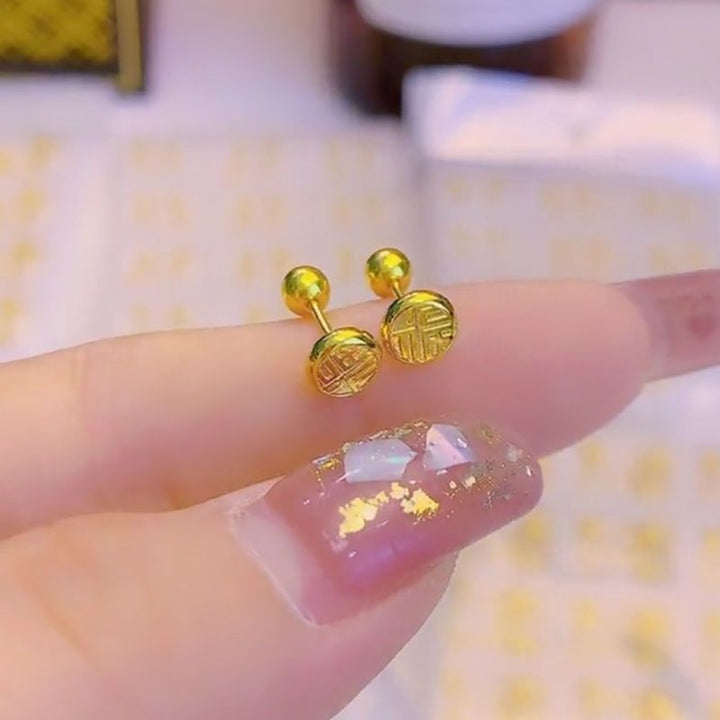 Heart-shaped stud earrings made of zinc titanium